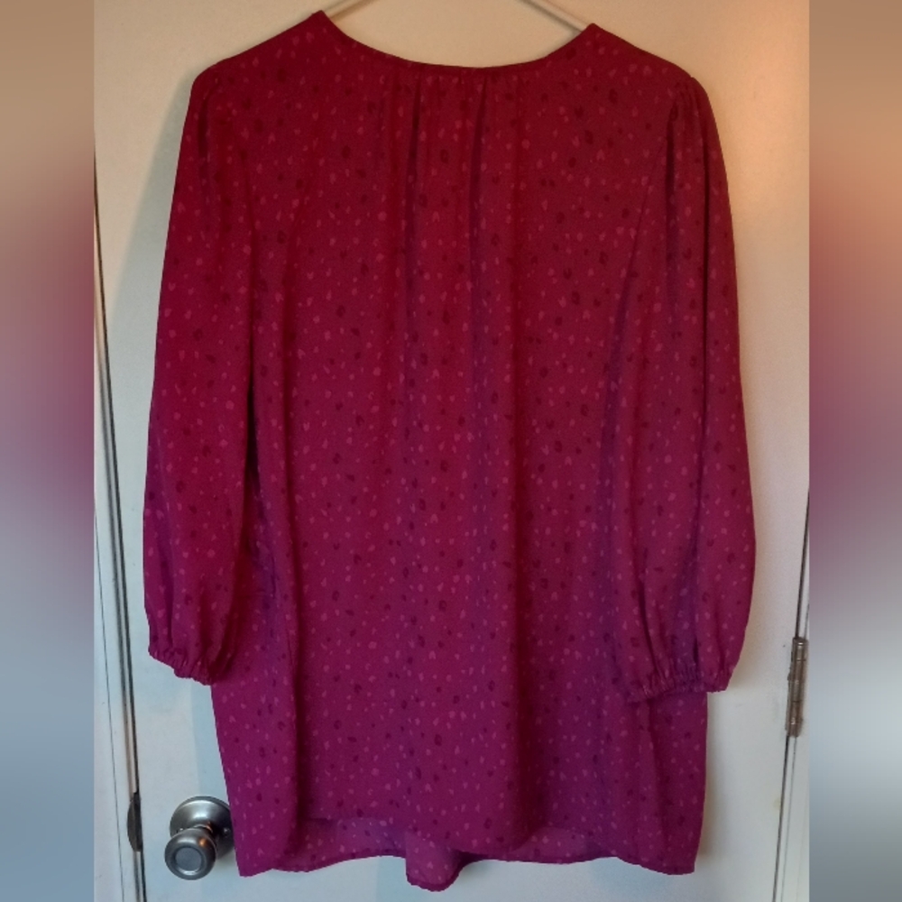 Ingrid & Isabel Maternity Top Blouse Size M Berry Ruffle Trim 3/4 Sleeve V-Neck - Picture 11 of 11